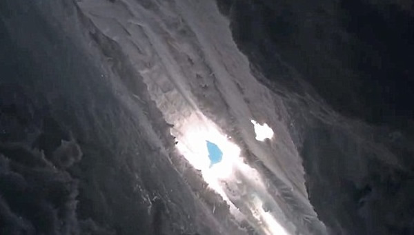 美国地理学教授在喜马拉雅山不慎跌落至70呎深冰隙