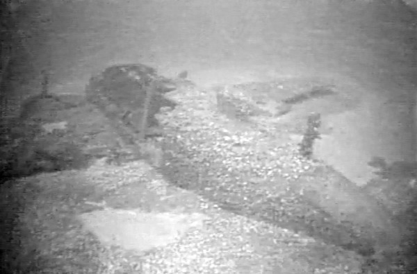 美国纽约上州安大略湖底发现60多年前坠毁的飞机残骸
