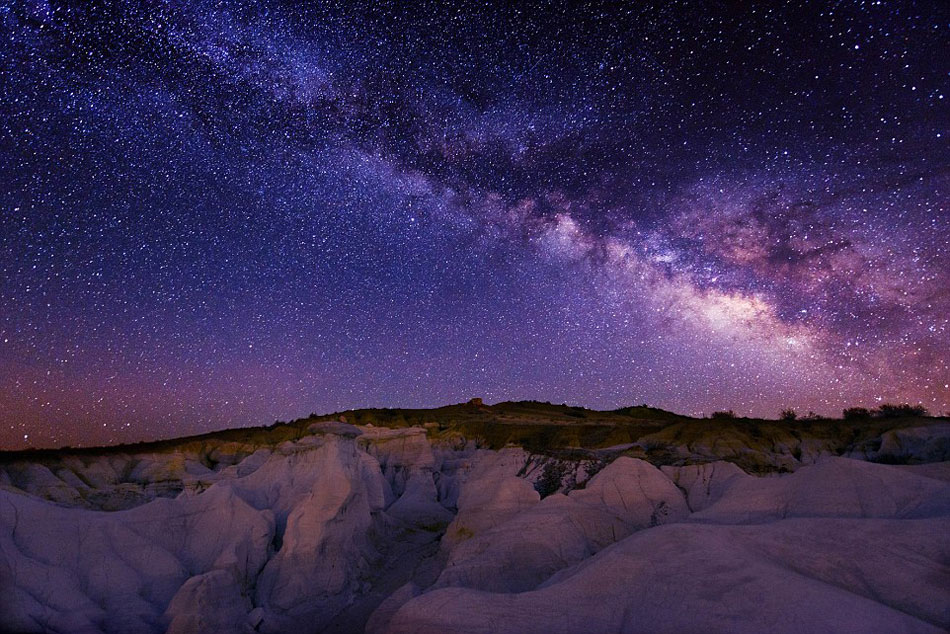 摄影师拍摄美国郊外的璀璨夜空