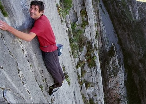 杭诺尔德成功挑战徒手攀登世上最险要悬崖之一
