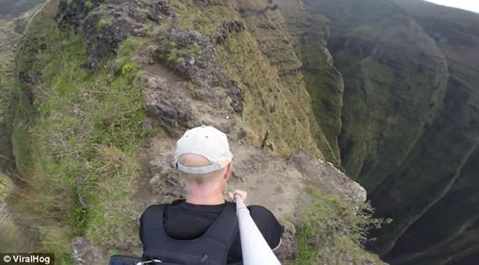 徒步旅行者夏里克近期穿越了一段著名的徒步旅行线路