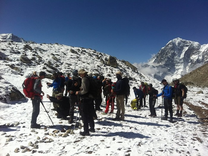 桑吉在脸书上分享自己遇难前后和以前登山的照片。（图／翻摄自Alpine Sange Sherpa脸书）