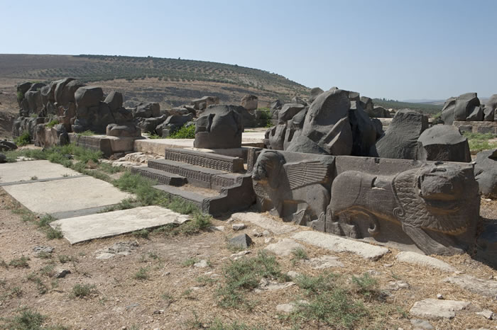 叙利亚安达拉神庙20米巨人留下大脚印？