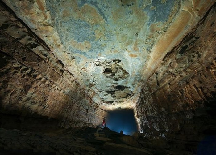 双河洞系庞大复杂，地质遗迹、生物资源极其丰富。