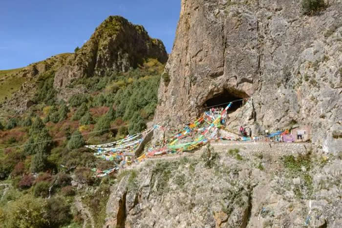 夏河下颌骨发现地，白石崖溶洞（来源：张东菊供图）