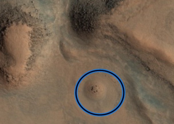 火星表面发现有巨石阵（蓝圈示）。