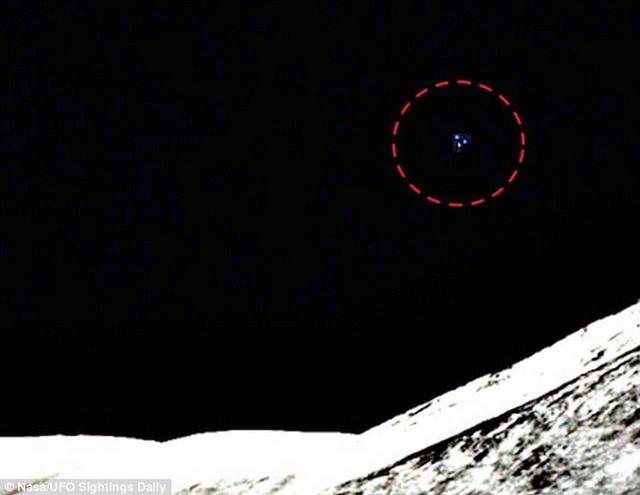 图中红色圆圈部分是盘旋在月球上空的“三色光”外星人飞船，但是专家分析称，这可能是太空垃圾，或者是相机镜头光晕效应。
