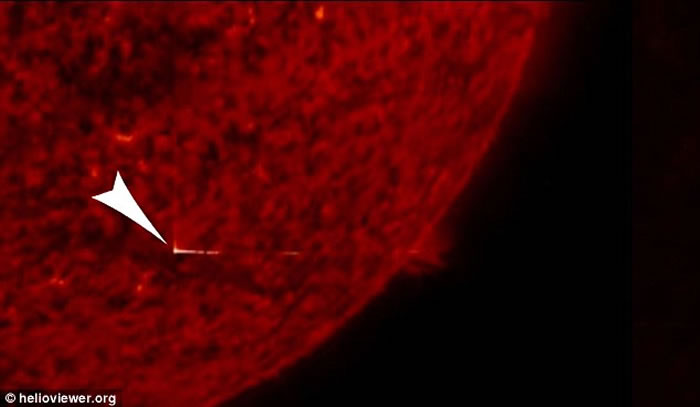 UFO猎手称发现太阳表面让外星飞船进出的大门：庞大异常物体飞越太阳表面