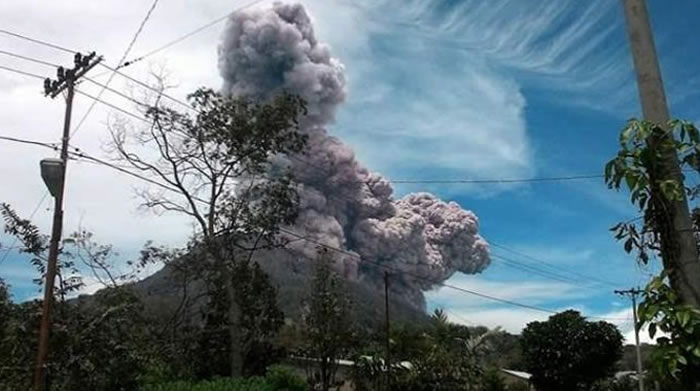 印尼北苏门答腊省的锡纳朋火山（Sinabung）爆发 3村民死亡