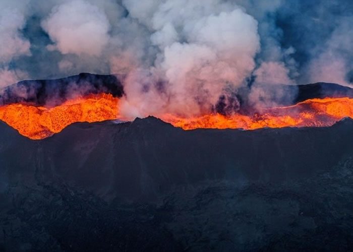 巴达本加火山早年曾爆发。