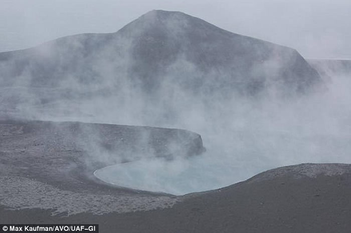 美国阿拉斯加州博戈斯洛夫火山大喷发