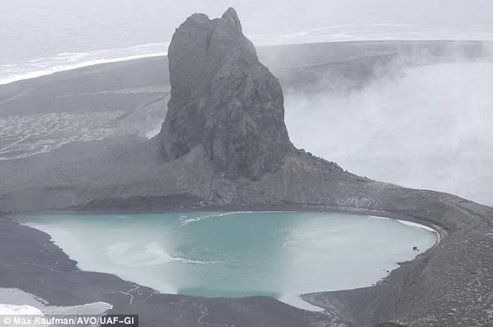 美国阿拉斯加州博戈斯洛夫火山大喷发