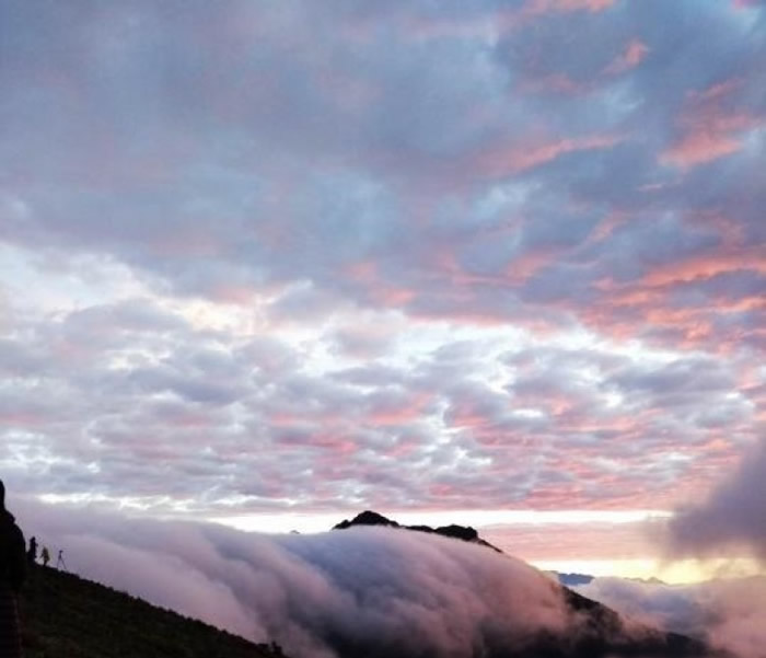 二郎山位于四川盆地西缘的雅安市天全县境内。