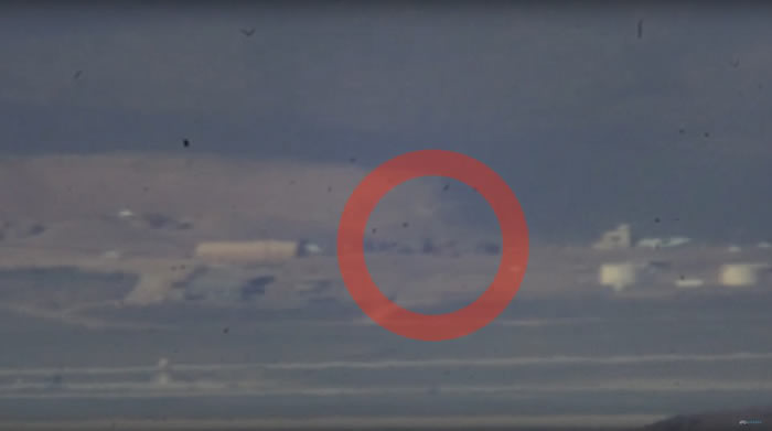 YouTube“UFO探索者”频道实拍美国51区 发现数架高速飘移的飞行物及疑似外星人活动