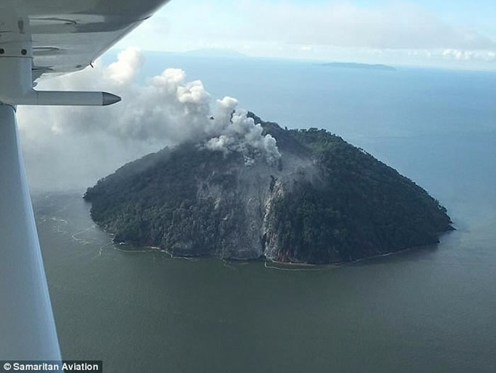 巴布亚新几内亚北面卡多瓦尔岛沉睡472年休眠火山突然爆发