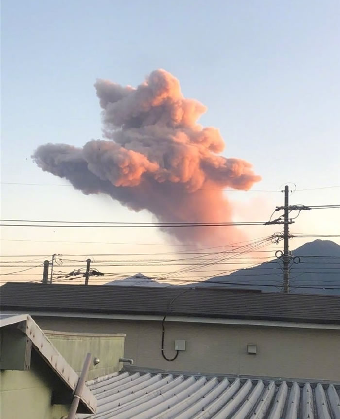 日本九州雾岛山新燃岳火山喷发 竟然喷出一只猫