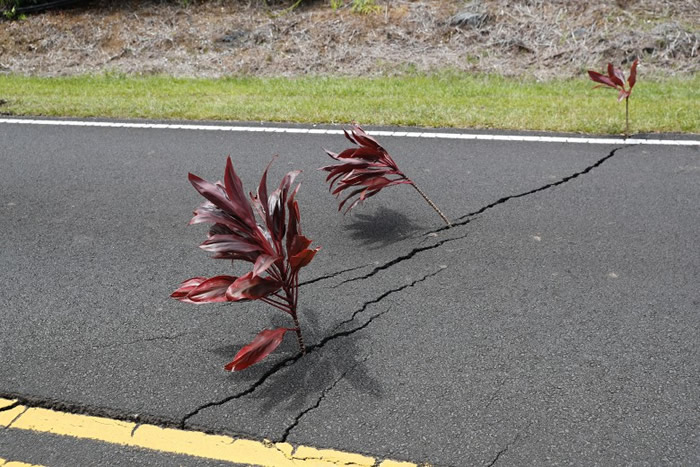 美国夏威夷岛基拉韦厄火山持续喷发