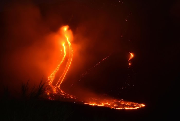 欧洲最为活跃的意大利埃特纳火山最大喷发