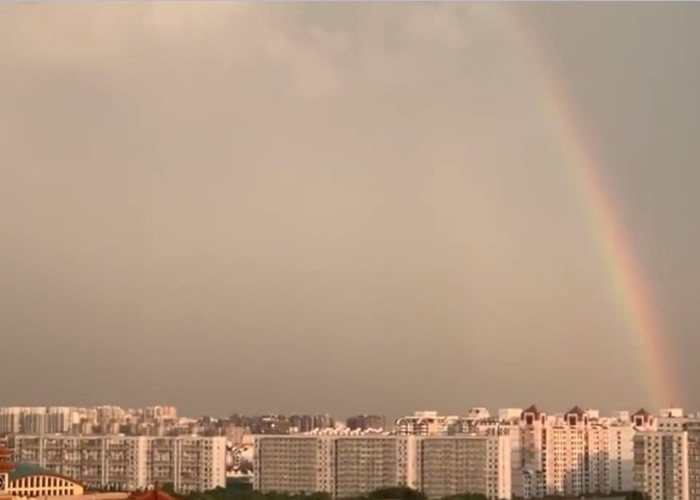 北京部分地区大雨过后出现同心双彩虹景观