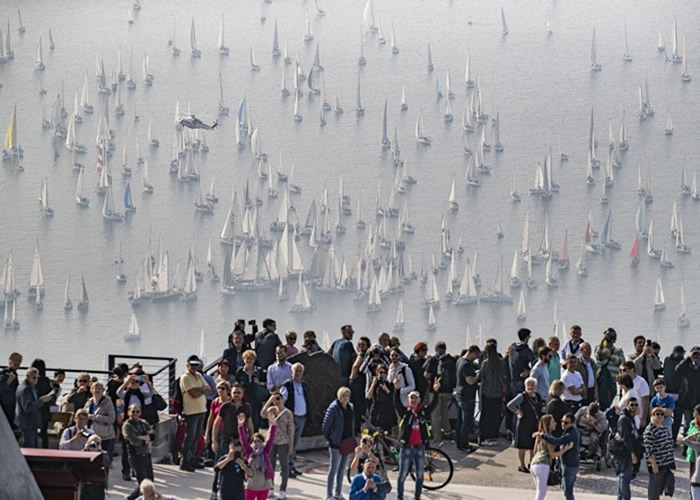 全球最大型帆船比赛“Barcolana Regatta”：2000艘帆船现身意大利特里亚斯特湾