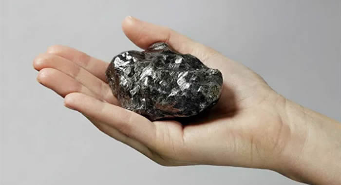 法国路易威登将世界最大天然未切割钻石中的一颗收入囊中 原石重1758克拉