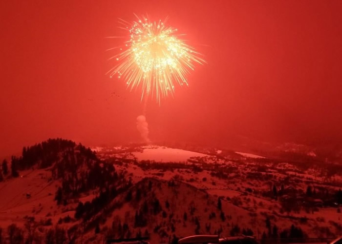 美国科罗拉多州冬季嘉年华点燃全球最大及最重的烟花 打破吉尼斯世界纪录