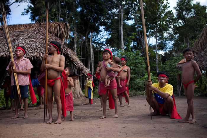 巴西亚马逊雨林亚诺马米部落出现首例确诊新冠肺炎 15岁原住民少年送进文明世界医院