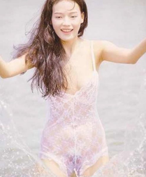 舒淇裸照  舒淇是香港唯一一个拍三级片荣获金像奖的女星