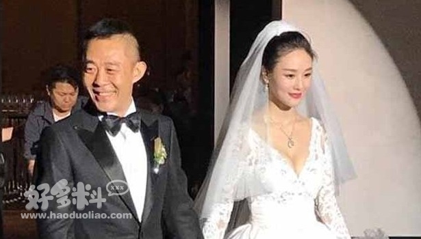 侯勇老婆多大了 三婚娶了个貌美高挑小姑娘笑的合不拢嘴