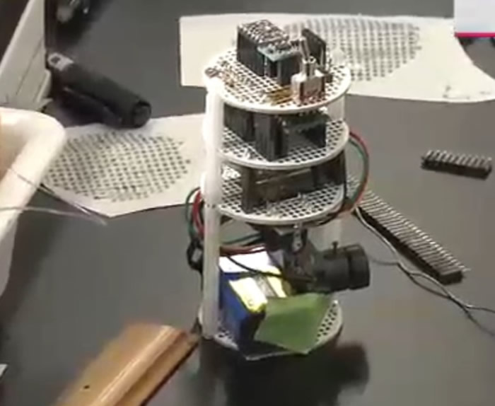 日本福井县高中生制作一个以空汽水罐为外壳的超小型人造卫星并成功放飞
