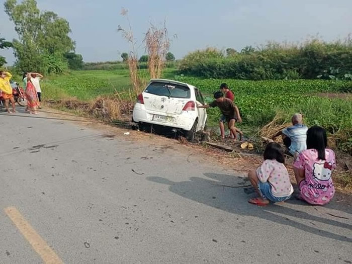 泰国女子为了闪避泽巨蜥翻车 帮忙的村民用她的车牌买乐透中大奖