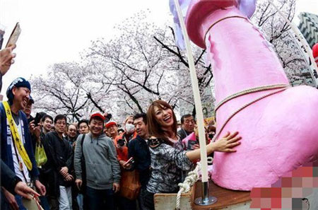 日本奇葩节日“丁丁节”的起源 “丁丁”游行画面太污