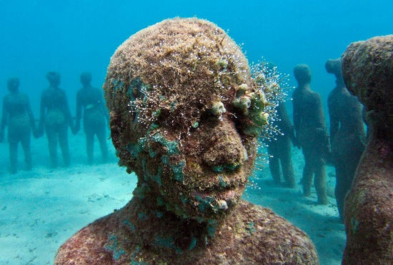 震惊!海底发现神秘人类 疑似特异外星人!(组图)